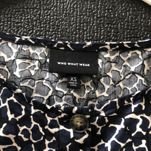 Flowy Pattern Blouse - Picture 4 of 4